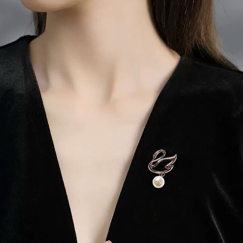 Mini duck brooch
